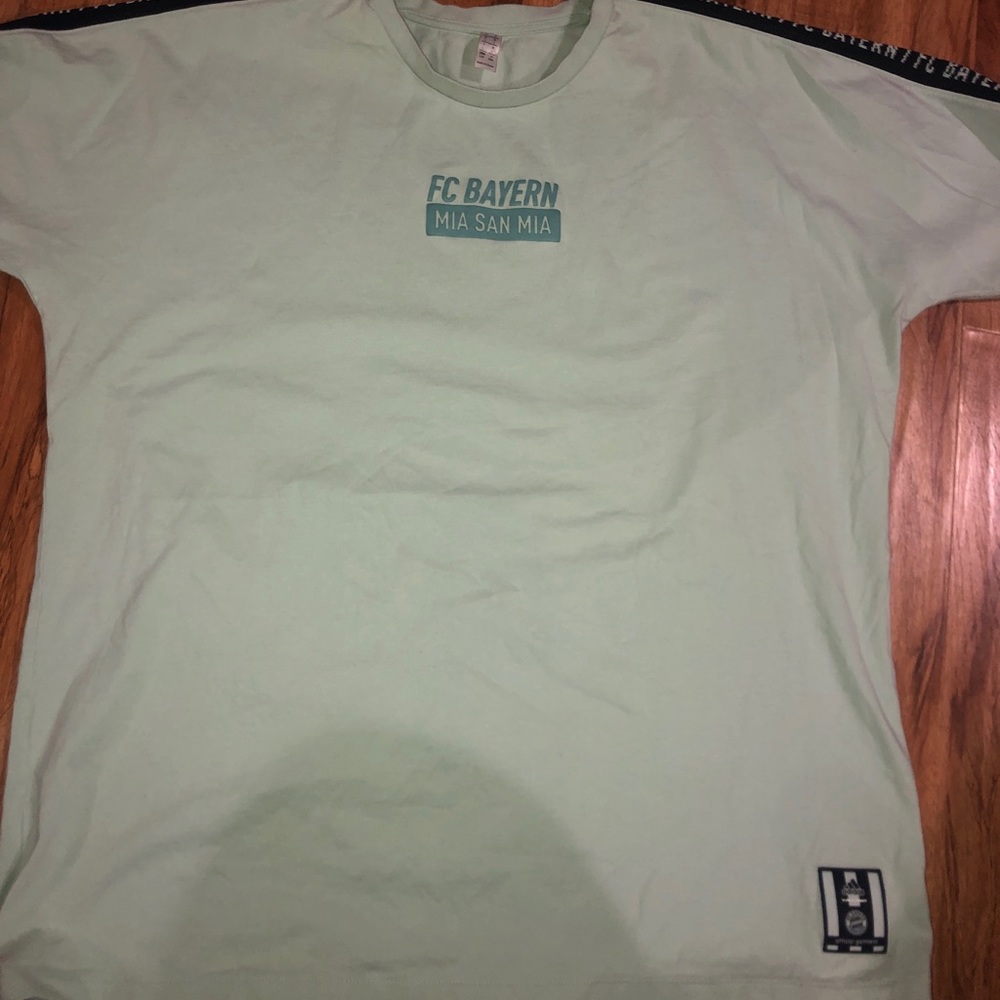 addidas bayern munich t shirt L. Look to pictures